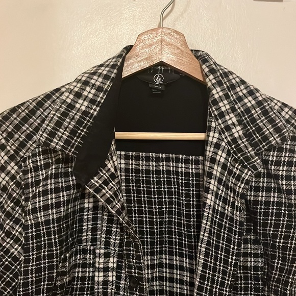 Volcom Women’s Button Up Shirt - Picture 4 of 9